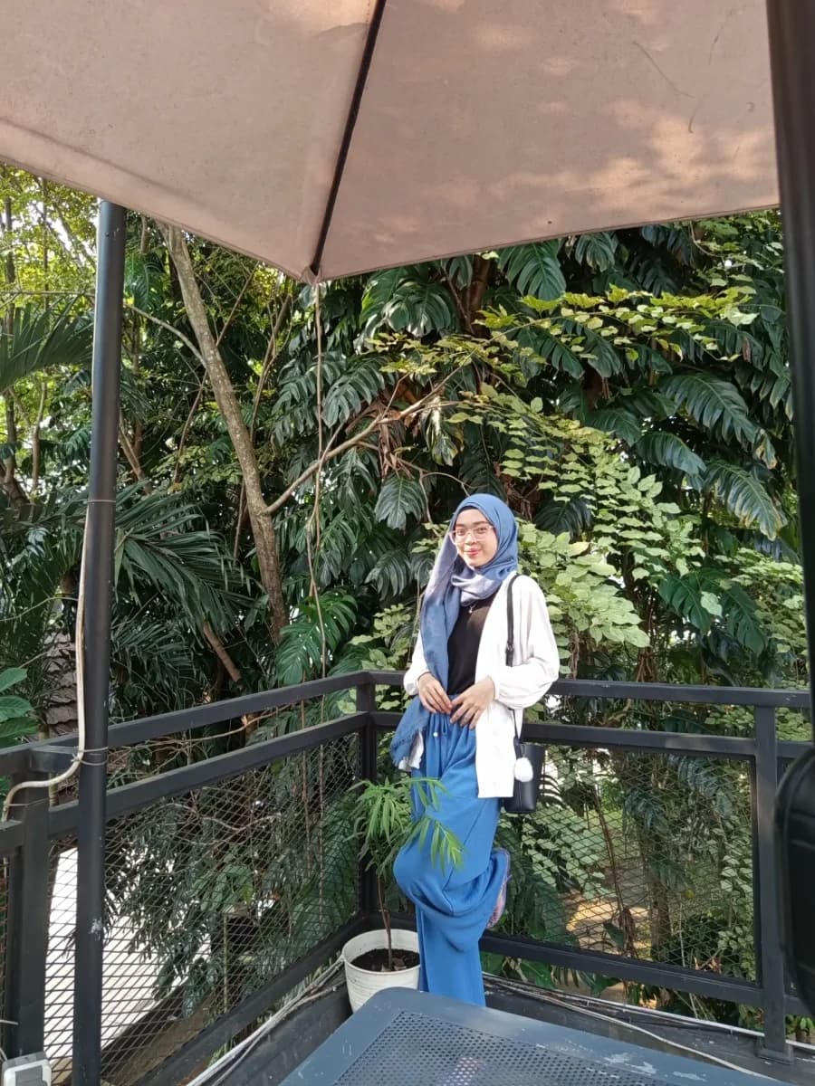 Lagi bengong mikirin plot novel