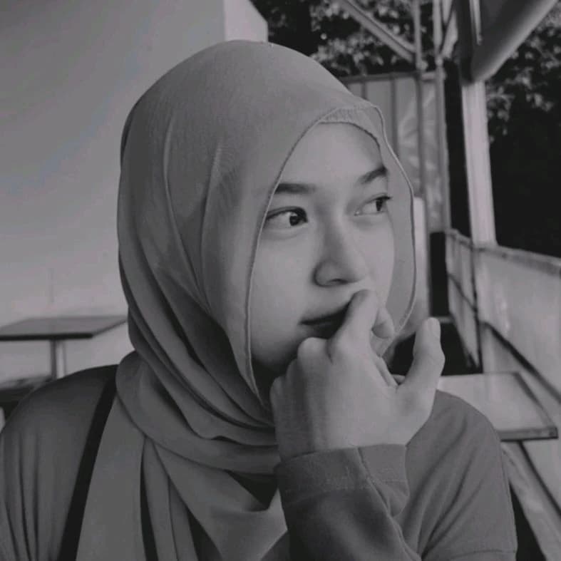 Foto monokrom pas sesi live curhat